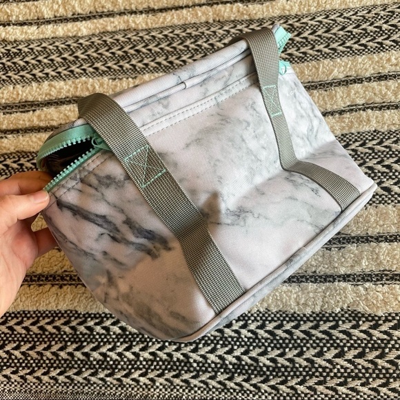 NWT Marley Lilly marble printed lunch box with monogram SLE - Picture 5 of 5